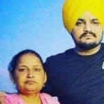 Sidhu Moose Wala with his mother