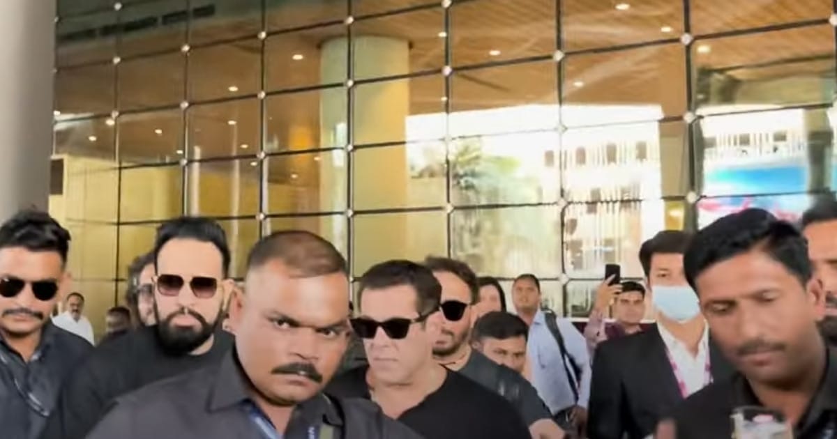Salman Khan Was Involved in A minor Security Breach, Bodyguard Pushes a Fan With Bouquet of Flowers